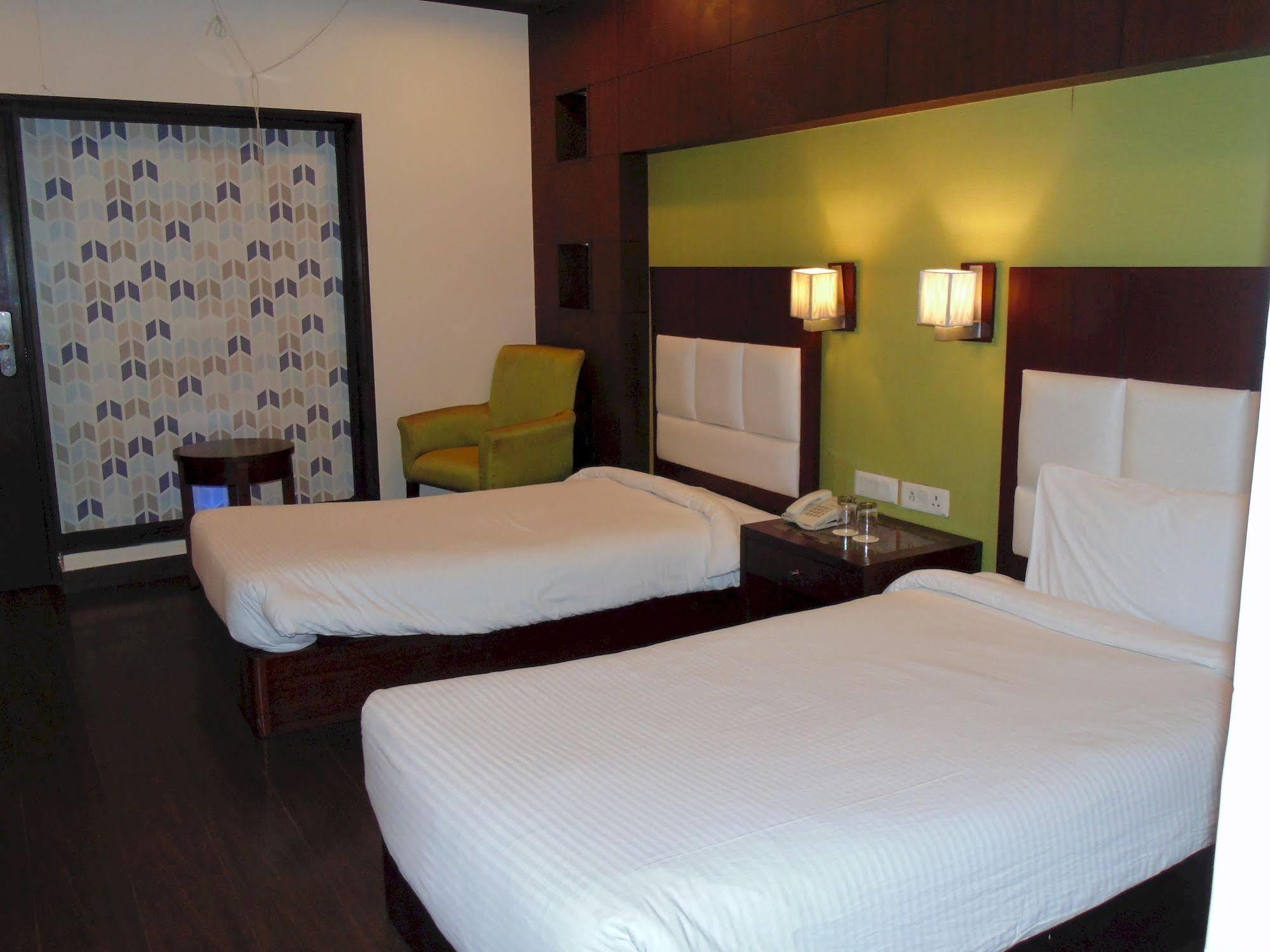 Hotel Saurabh Candy By Peppermint Haldwāni Eksteriør bilde